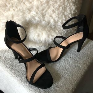 Kelly & Katie black strappy sandals